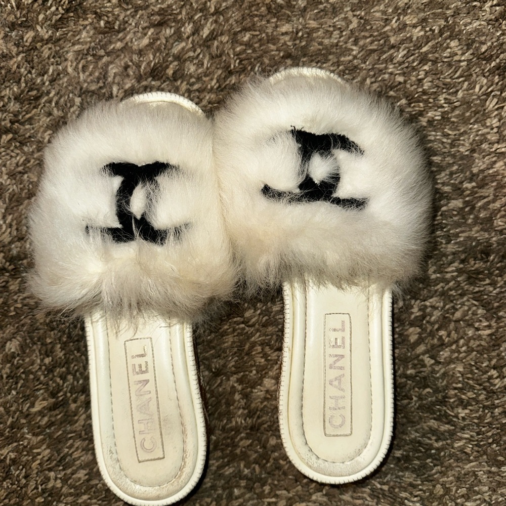 Chanel White Fur Slide Sandals Size 38.5 - Picture 2 of 13